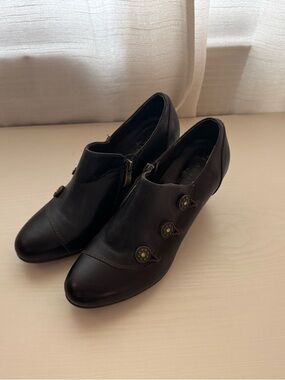 L’Artiste by Spring Step Leather Booties 🤎